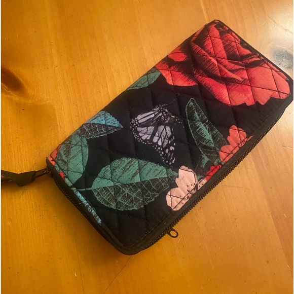 ❌❌SOLD❌❌Vera Bradley Zip Around Floral Wallet - Picture 14 of 14